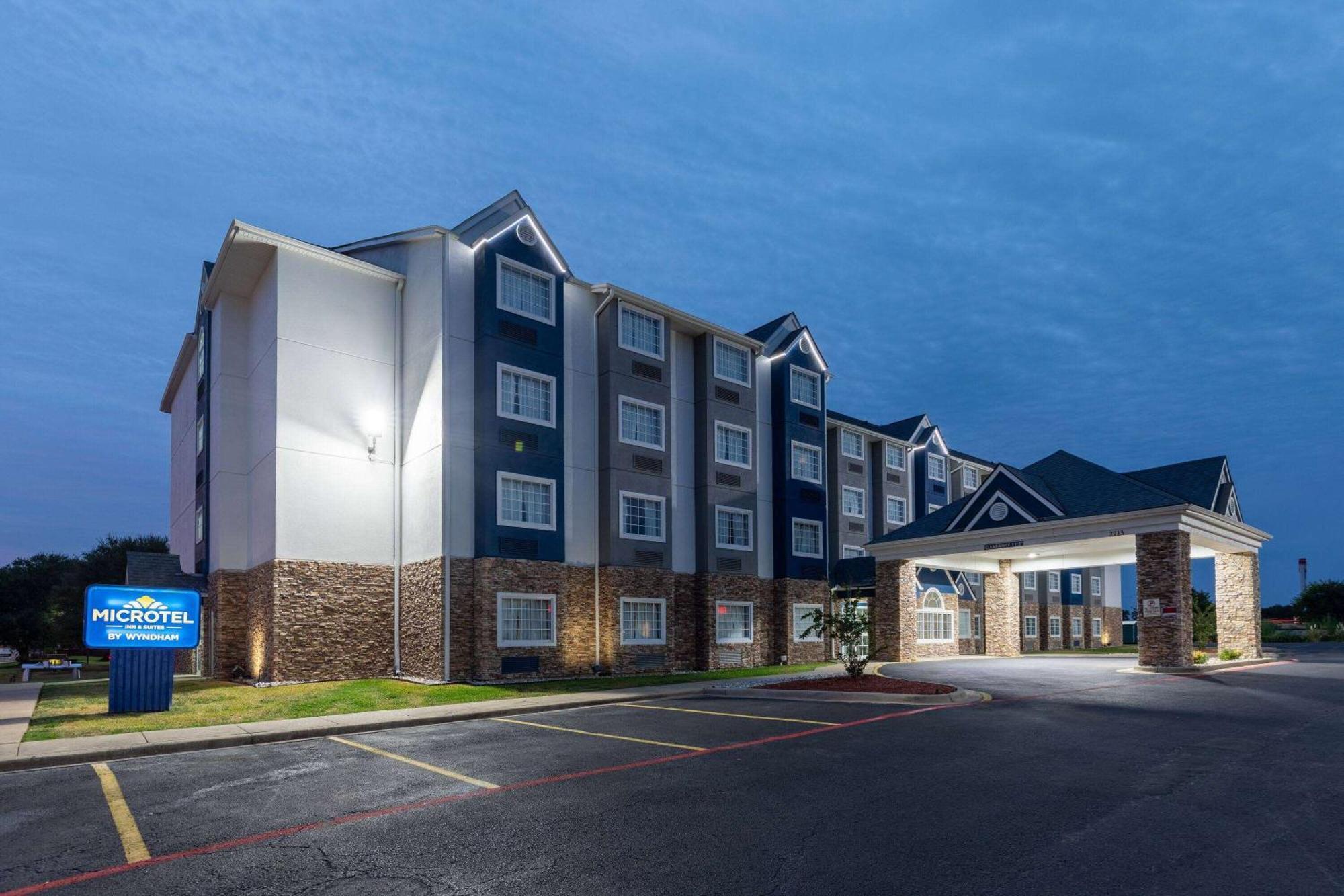 Microtel Inn & Suites By Wyndham Bossier Stadt Exterior foto