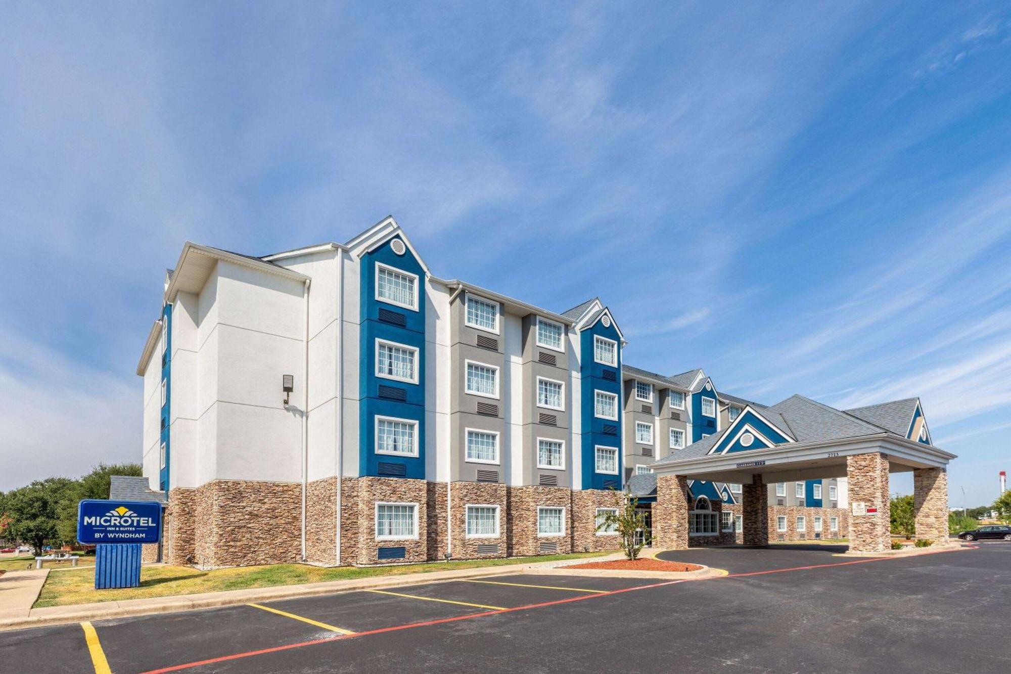 Microtel Inn & Suites By Wyndham Bossier Stadt Exterior foto