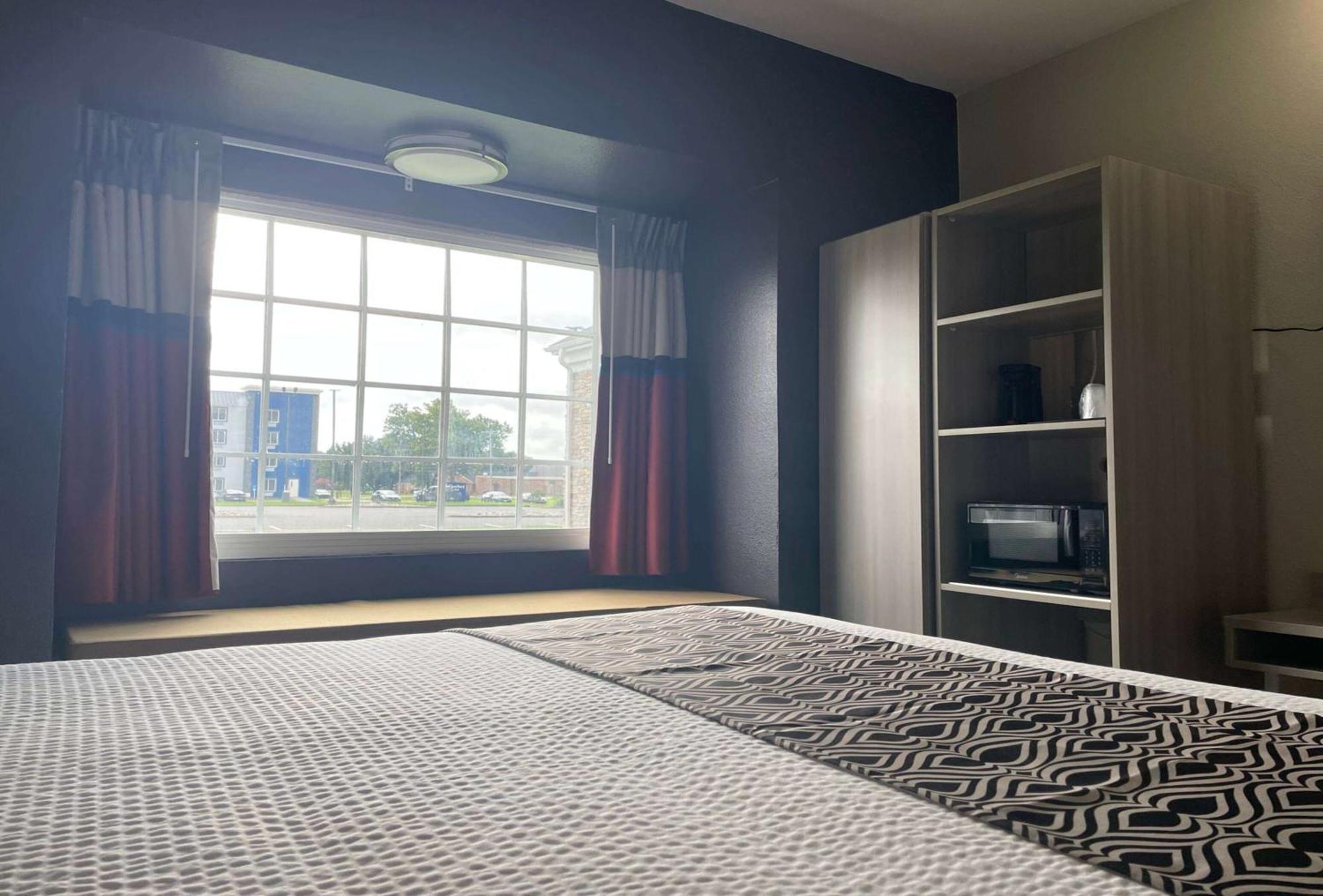 Microtel Inn & Suites By Wyndham Bossier Stadt Exterior foto