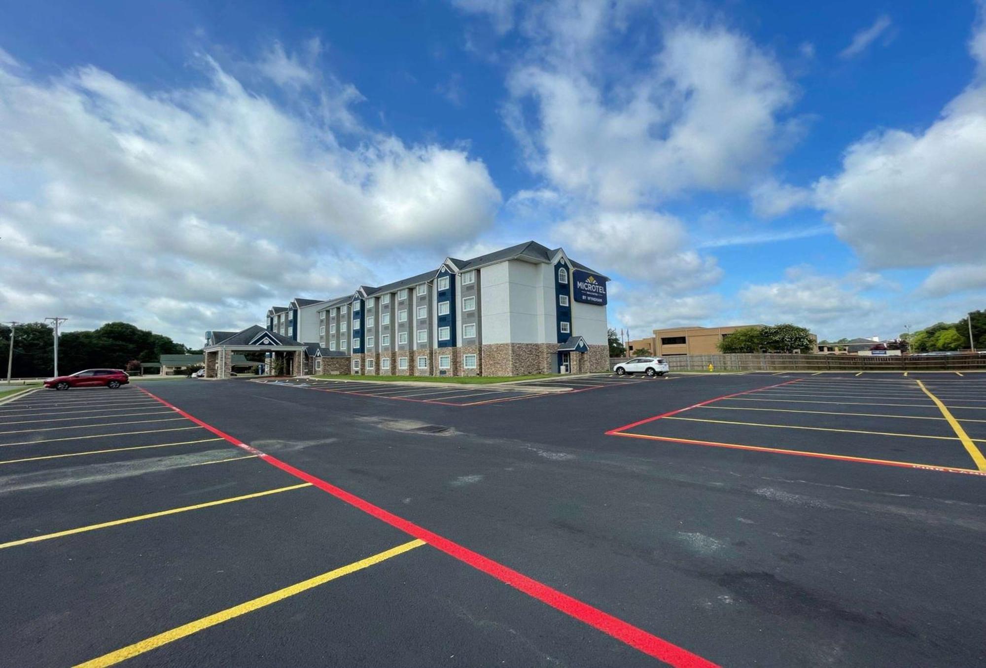 Microtel Inn & Suites By Wyndham Bossier Stadt Exterior foto