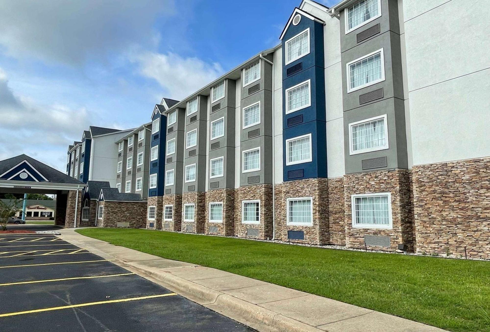 Microtel Inn & Suites By Wyndham Bossier Stadt Exterior foto